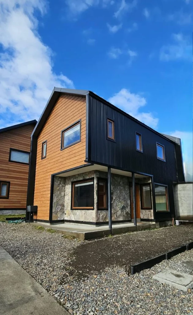 Casa nueva de dos pisos en condominio, Coyhaique
